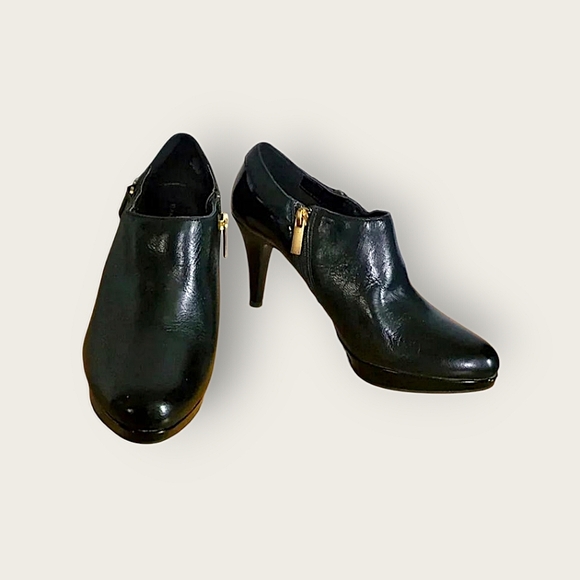 Bandolino Heeled Leather Bootie - Picture 6 of 9